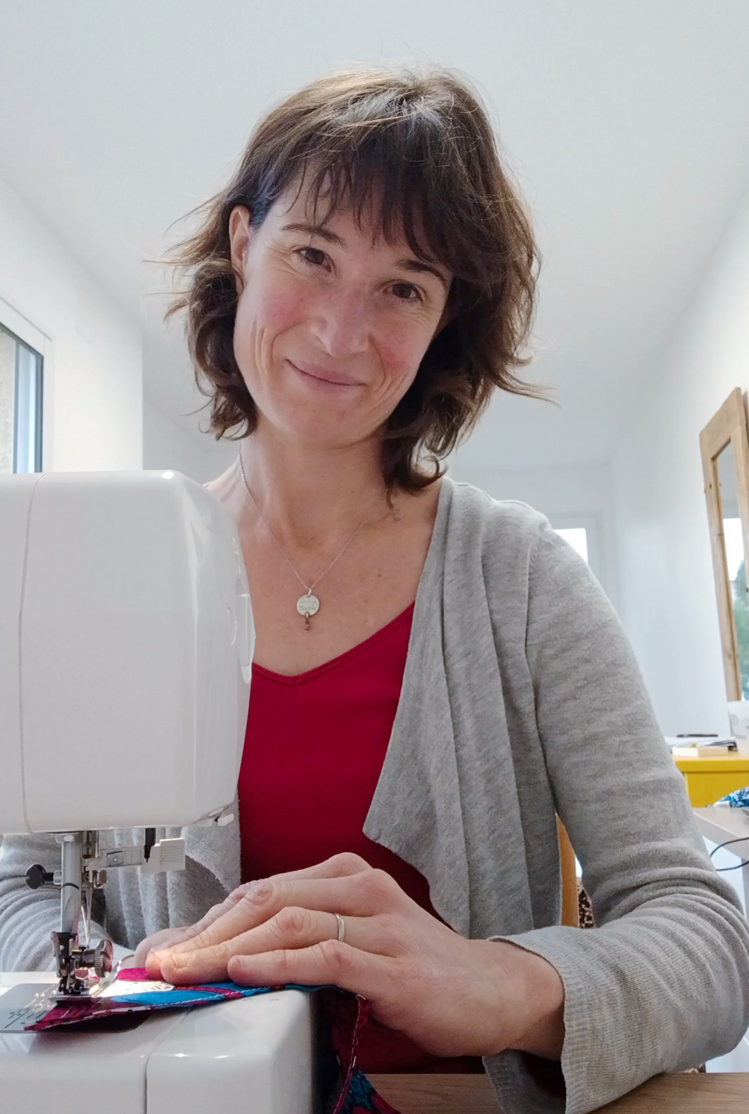 Maud couturière engagée de le monde est moufl